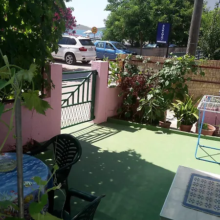 Apartman B.b. * توراني